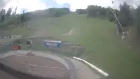 Warunki narciarskie z dolnej części trasy zjazdowej Beskid Sport Arena.