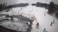 Warunki narciarskie z dolnej części trasy zjazdowej Beskid Sport Arena.