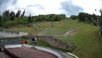 Warunki narciarskie z dolnej części trasy zjazdowej Beskid Sport Arena.