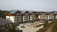 Kamera z widokiem na Hotel Bukovina Resort - luksusowy hotel termy i Spa