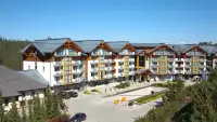 Kamera z widokiem na Hotel Bukovina Resort - luksusowy hotel termy i Spa