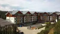 Kamera z widokiem na Hotel Bukovina Resort - luksusowy hotel termy i Spa
