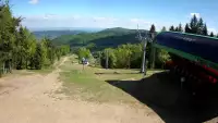 Widok z Kamery na górną trasę narciarską w Czarnym Groniu