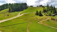 Widok na dolny odcinek trasy orczykowej stacji narciarskiej Czorsztyn-Ski Kluszkowce