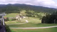 Panoramiczny obraz na żywo z górnej stacji ośrodka Czorsztyn Ski przedstawiający warunki narciarskie panujące w Czorsztynie - Kluszkowcach.