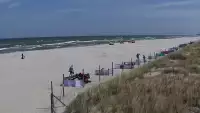 Kamera z widokiem na szeroką plażę w Dębkach województwo pomorskie.