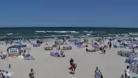 Kamera z widokiem na szeroką plażę w Dębkach województwo pomorskie.