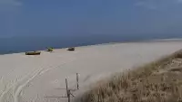 Kamera z widokiem na szeroką plażę w Dębkach województwo pomorskie.
