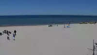 Kamera z widokiem na szeroką plażę w Dębkach województwo pomorskie.