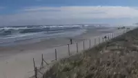 Kamera z widokiem na szeroką plażę w Dębkach województwo pomorskie.