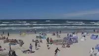 Kamera z widokiem na szeroką plażę w Dębkach województwo pomorskie.