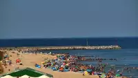 Plaża w Dziwnowie oglądaj w sezonie letnim.