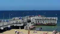 Widok z kamery obrotowej na plaże i morze w Gdańsku Brzeźnie