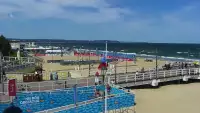 Widok z kamery obrotowej na plaże i morze w Gdańsku Brzeźnie