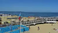 Widok z kamery obrotowej na plaże i morze w Gdańsku Brzeźnie