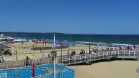 Widok z kamery obrotowej na plaże i morze w Gdańsku Brzeźnie