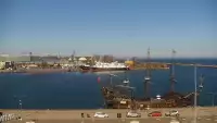 Widok na Marinę w Gdyni i nabrzeże młodych żeglarzy z kamery.