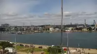 Widok na Marinę w Gdyni i nabrzeże młodych żeglarzy z kamery.