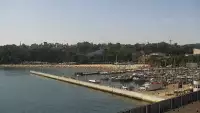 Widok na Marinę w Gdyni i nabrzeże młodych żeglarzy z kamery.
