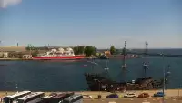 Widok na Marinę w Gdyni i nabrzeże młodych żeglarzy z kamery.