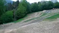 Ujęcie na dolną stację kolei linowo-terenowej na Górę Żar.