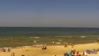 Widok na piękną, piaszczystą i szeroką plażę w Grzybowie w woj. zachodniopomorskim.