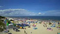Jantar - widok na złocistą i słoneczną plaże.