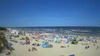 Jantar - widok na złocistą i słoneczną plaże.