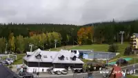 Arena Szrenica w Szklarskiej Porębie - widok na karczmę i stok.