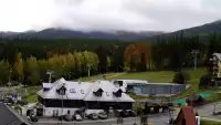 Arena Szrenica w Szklarskiej Porębie - widok na karczmę i stok.
