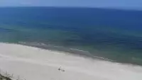 Widok na plażę i morze w Kątach Rybackich - zobacz