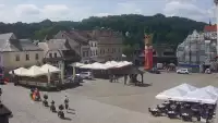 Kamera prezentuje widok na rynek w Kazimierzu Dolnym