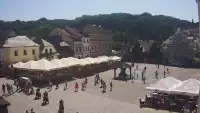 Kamera prezentuje widok na rynek w Kazimierzu Dolnym