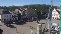 Kamera prezentuje widok na rynek w Kazimierzu Dolnym