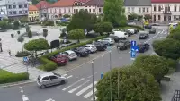 Kamera z widokiem na Rynek w Kętach z pomnikiem Św. Jana Kantego.