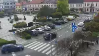 Kamera z widokiem na Rynek w Kętach z pomnikiem Św. Jana Kantego.