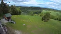 Widok z kamery zainstalowanej na górnej części wyciągu na stacji Kiczera Ski