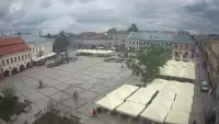 Kamera prezentuje ujęcie na rynek w Kielcach w województwie świętokrzyskim.