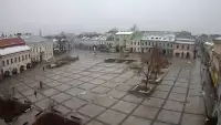 Kamera prezentuje ujęcie na rynek w Kielcach w województwie świętokrzyskim.