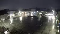 Kamera prezentuje ujęcie na rynek w Kielcach w województwie świętokrzyskim.