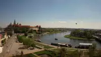 Zamek Królewski na wawelu oraz Wisła w oku kamery.