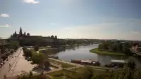 Zamek Królewski na wawelu oraz Wisła w oku kamery.