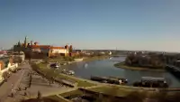 Zamek Królewski na wawelu oraz Wisła w oku kamery.