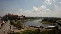 Zamek Królewski na wawelu oraz Wisła w oku kamery.