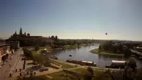 Zamek Królewski na wawelu oraz Wisła w oku kamery.