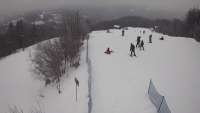 Widok na górą część trasy zjazdowej w Laskowa Ski