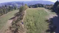Widok na górą część trasy zjazdowej w Laskowa Ski