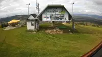 Kamera pokazuje górną stację kolei linowej na GrapaSki