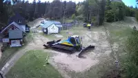 Kamera prezentuje obraz na żywo z wyciągu krzesełkowego ze stacji narciarskiej Magura Ski