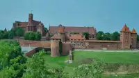 Widok na XIII wieczny zamek Krzyżacki - jedną z największych atrakcji Malborka